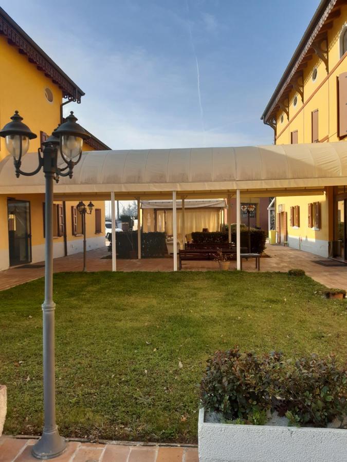 Corte Degli Estensi Formigine Eksteriør billede